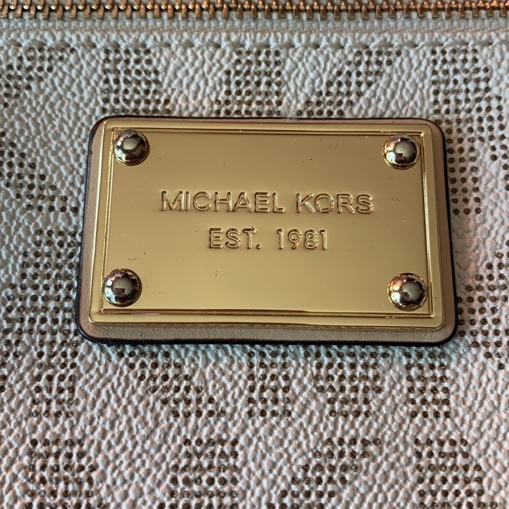MICHEAL KORS FASHION WRISTLET - Picture 8 of 16